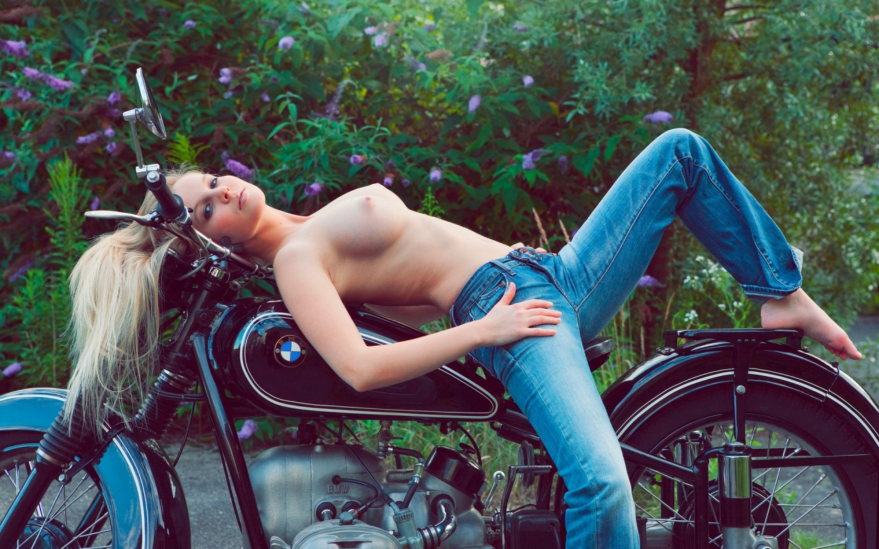 Topless blonde beauty Belinda wearing jeans on Bike by BMW motorcycle wallp...