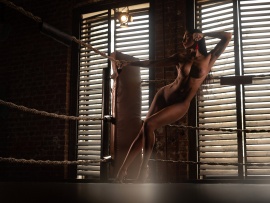 Boxing ring nude (click to view)