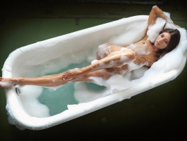 Foamy Nude Bath (click to view)