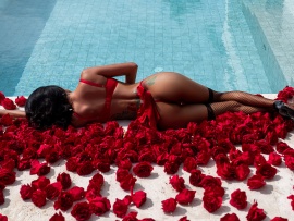 Hot ass brunette and roses (click to view)