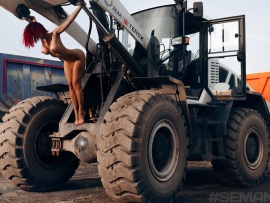 Nude readhead and heavy machines (click to view)