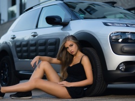 Sexy teen and Citroen C4 Cactus (click to view)