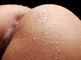 Wet round apple butt (click to view)