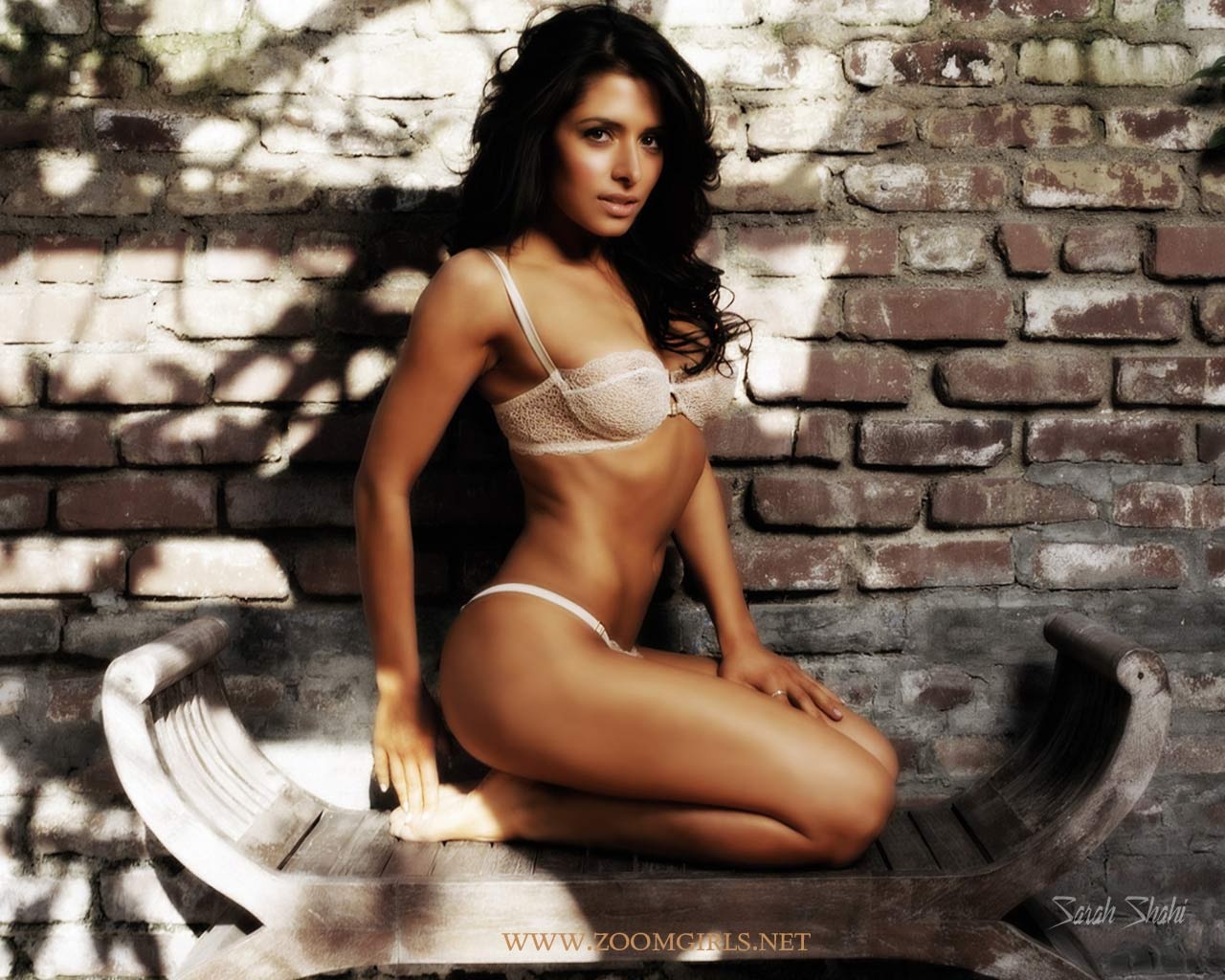 sarah_shahi-1280x1024.jpg